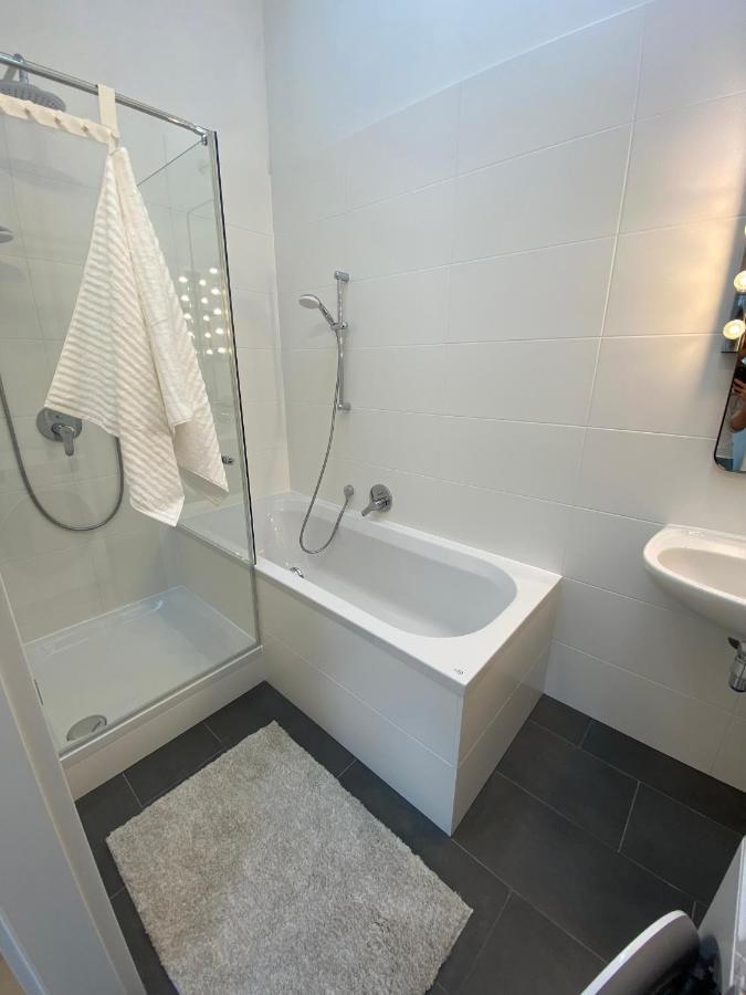 Appartement Stilvolle Dachgeschosswohnungen Mit Balkon In Innenstadt Naehe *