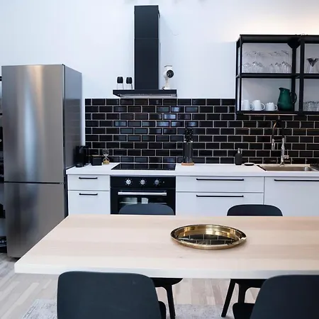 Stilvolle Dachgeschosswohnungen Mit Balkon In Innenstadt Naehe Wien Exterior foto