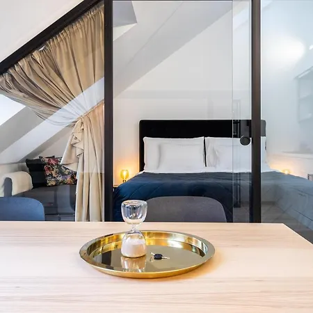 Stilvolle Dachgeschosswohnungen Mit Balkon In Innenstadt Naehe Wien Exterior foto
