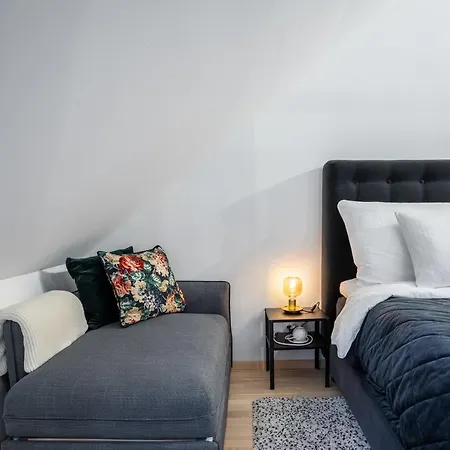 Stilvolle Dachgeschosswohnungen Mit Balkon In Innenstadt Naehe Wien Exterior foto
