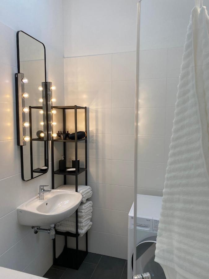 Stilvolle Dachgeschosswohnungen Mit Balkon In Innenstadt Naehe Apartment Wien